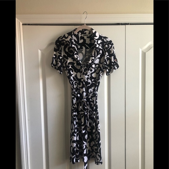 INTERMISSION Dresses & Skirts - LIKE NEW Black  and White Dress